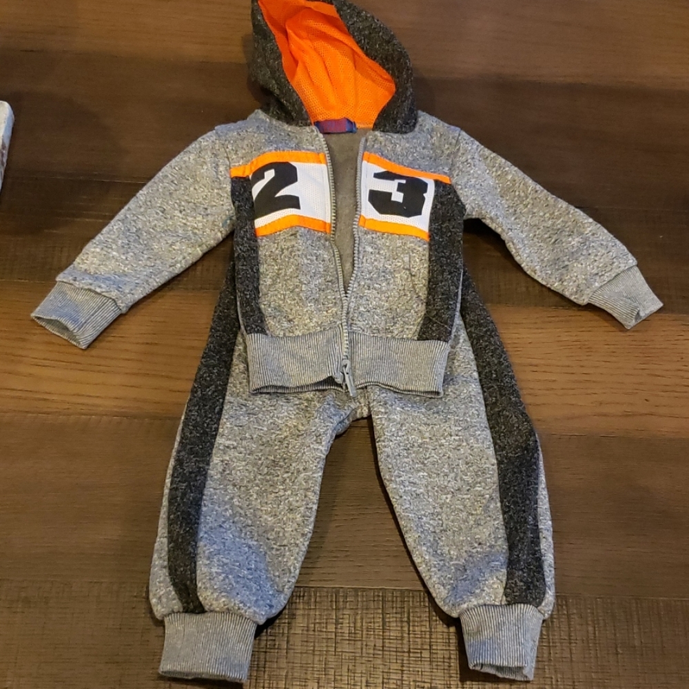 Kids 2 piece set. Size 12M